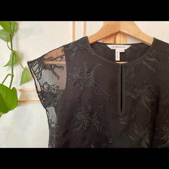 BCBG Flutter Lace Crop Top - Picture 2 of 5